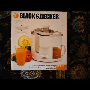 Fruit and vegetable juicer